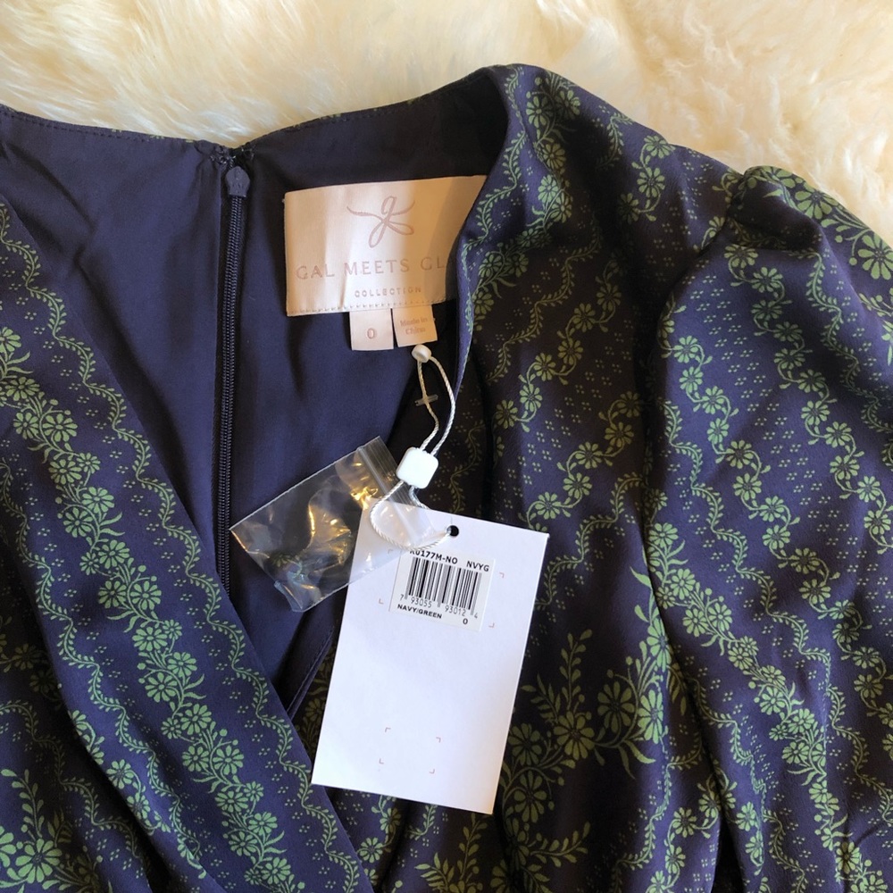 Gal Meets Glam Jocelyn Border Print Faux Wrap Dres - Picture 4 of 6